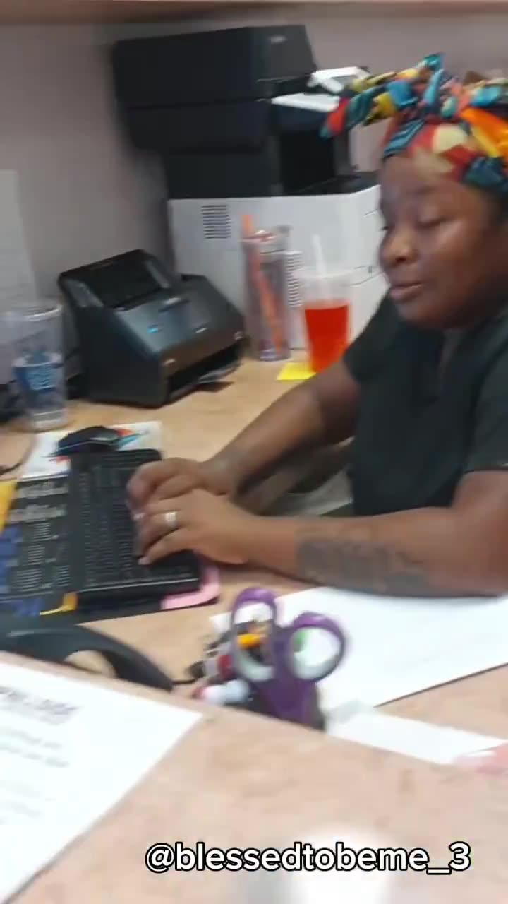 Uber Eats driver confronts customer who lied about not receiving order, shames her. Instant Karma