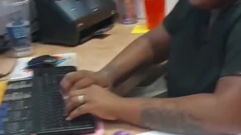 Uber Eats driver confronts customer who lied about not receiving order, shames her. Instant Karma