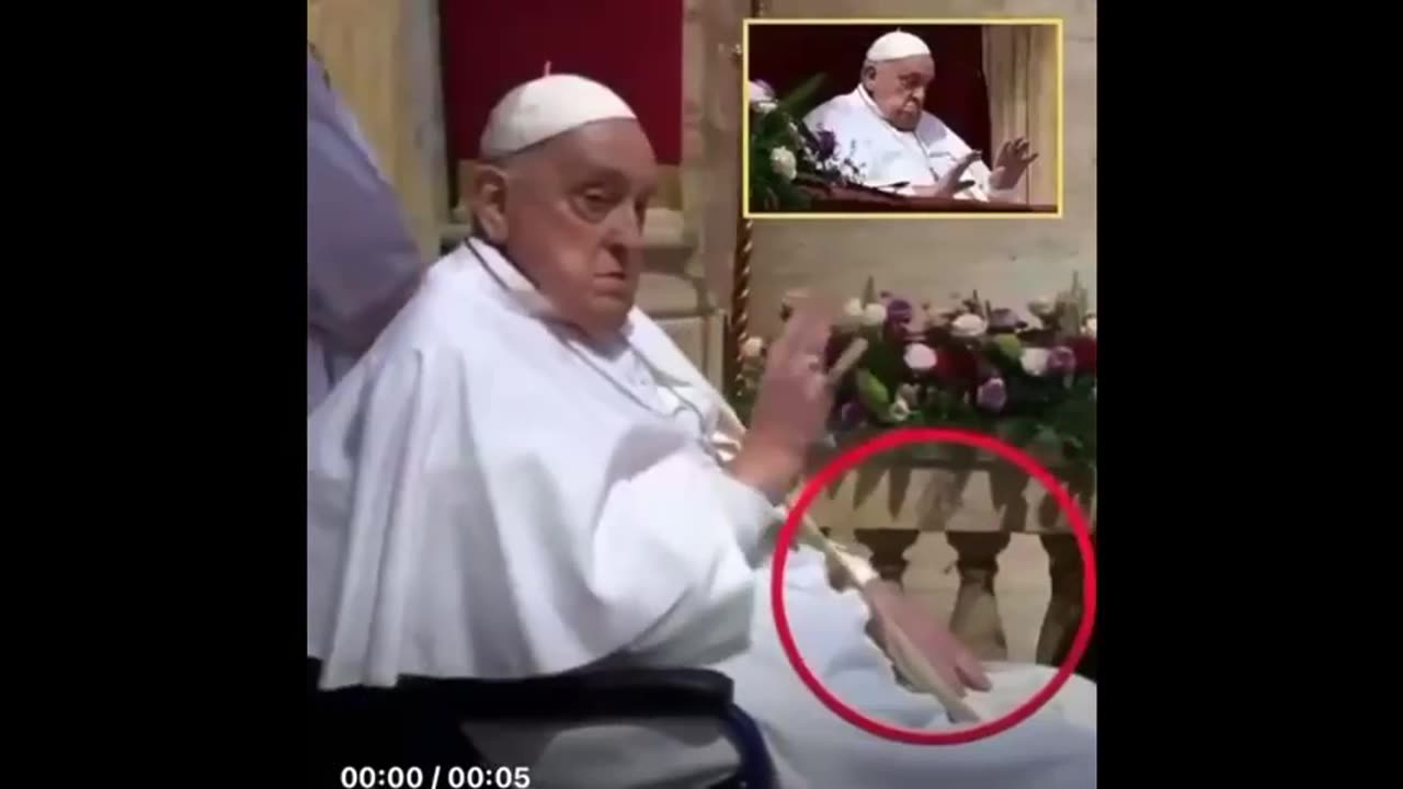 POPE HAS 3 HANDS