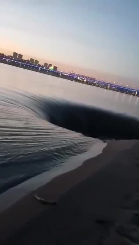 Завораживающее зрелище на Волге