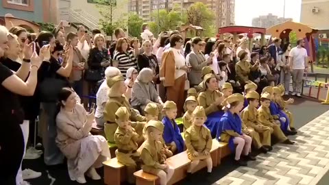 👦👧 Russia…