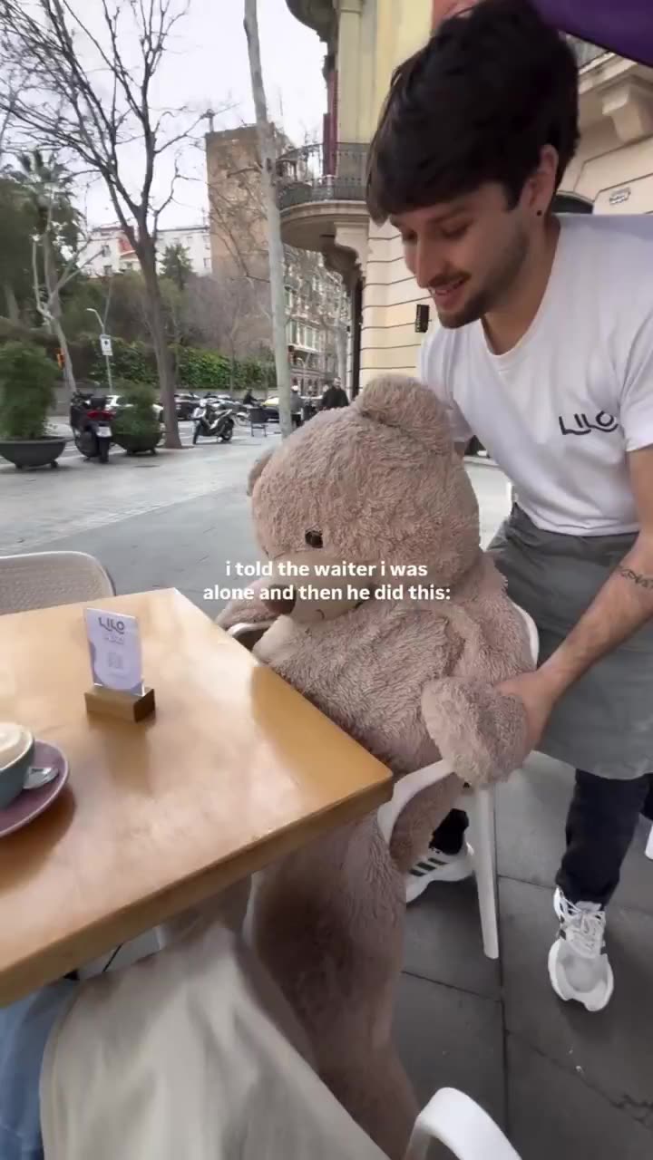 This café in Barcelona brings a teddy 🧸bear to the table of the customers who came alone