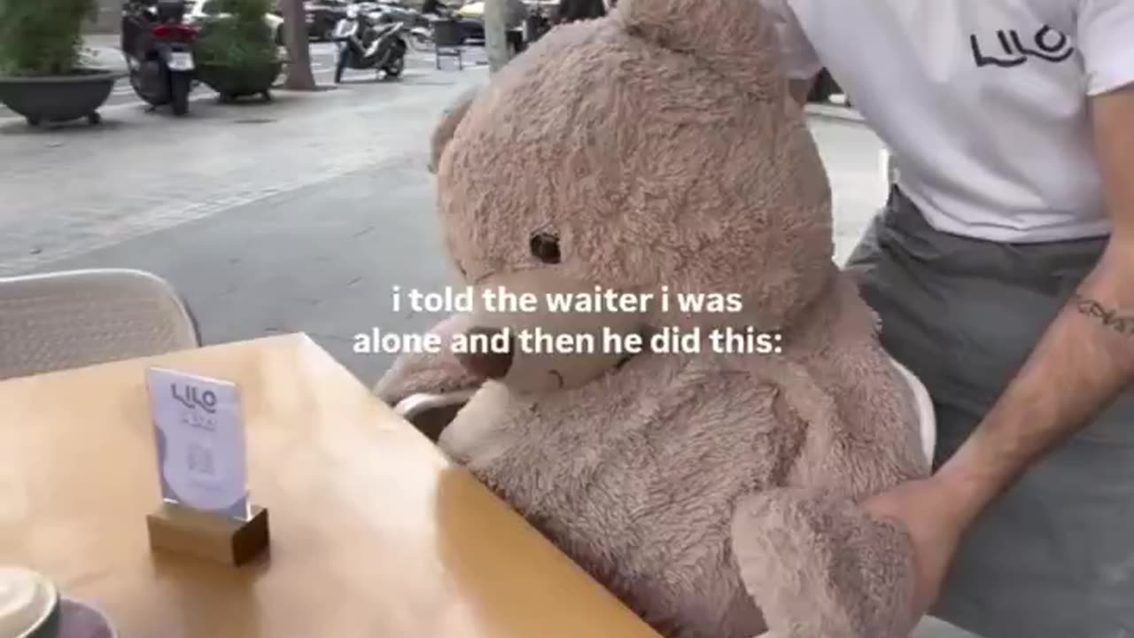 This café in Barcelona brings a teddy 🧸bear to the table of the customers who came alone