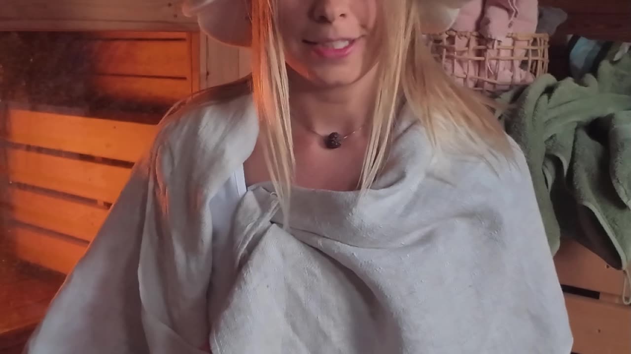 How do Finns throw löyly in a sauna?
