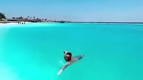funny clip, funny video, comedy scene, blue water, blue ocean