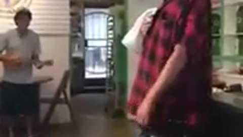 Coffee Shop Musician Sings Surprise Duet with Matisyahu without Knowing It ViralHog