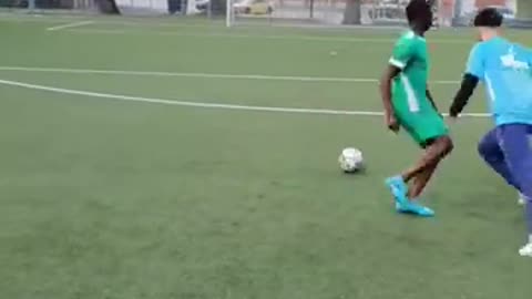 Viral: NEW SKILL TUTORIAL ⚽️#footballshorts #footballskills #football #soccersh