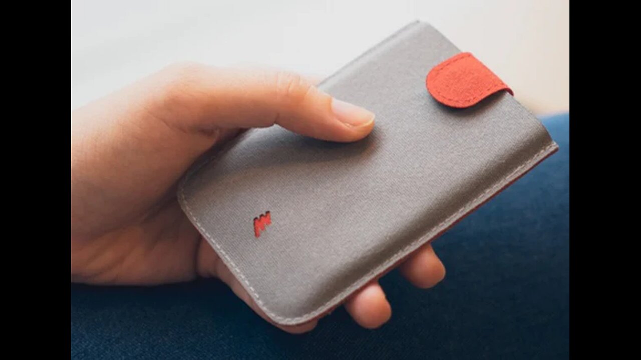 The Wallet With a Trick Up Its Sleeve