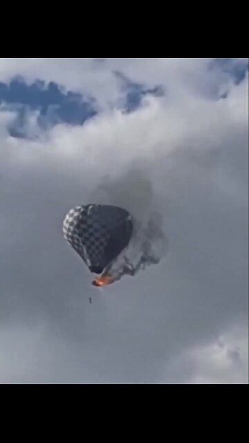 HOT AIR BALLOON🔥🪂🔥📸CATCHES FIRE MID-AIR IN ZACATECAS🪂💫