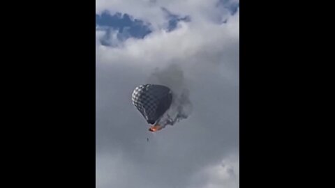 HOT AIR BALLOON🔥🪂🔥📸CATCHES FIRE MID-AIR IN ZACATECAS🪂💫