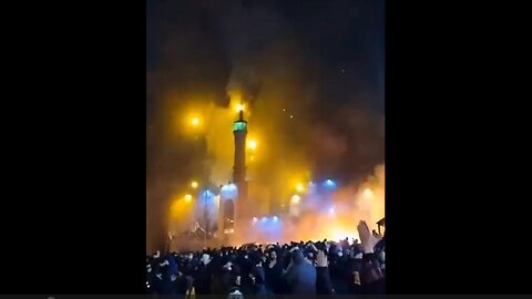 💥 Meanwhile, Iranians are burning down Mosques while chanting "IRAN"