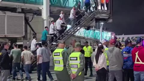 Llegan a Venezuela 252 migrantes que fueron retenidos en El Salvador