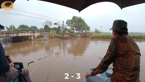 Vlog Fishing for Carp in a Hidden River Spot