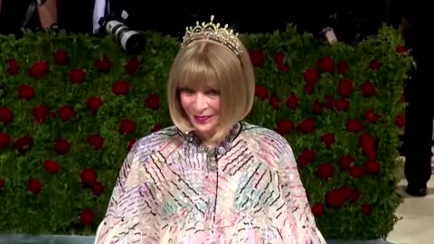 Anna Wintour to step down as editor-in-chief of Vogue
