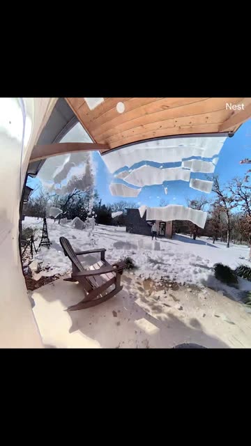 Entire Roof of Snow Comes Down at Once