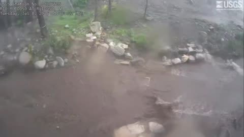 BREAKING: The Rio Ruidoso River in New Mexico surged within just ten minutes, triggering a Flash Flood Emergency.