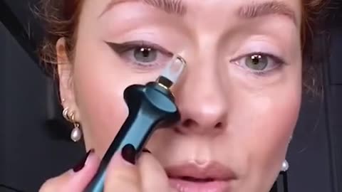 Get beautiful eyes in 5 seconds This eyeliner gives you a pro-level finish with zero stress.