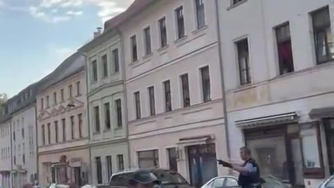 Natürlich schaut die Polizei da einfach mal tatenlos zu.