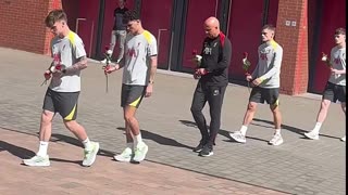 EL LIVERPOOL RINDE HOMENAJE EN ANFIELD JUNTO A LA FAMILIA DE DIOGO JOTA Y ANDRE SILVA 🏟️🙏
