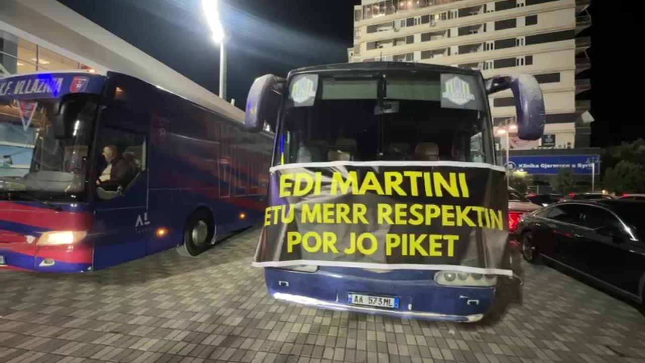 ELBASANI-VLLAZNIA, SPEKTAKEL DHE MESAZHE JASHTE FUSHE