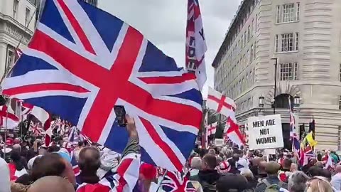 I'm in London - You will NEVER See This on MSN