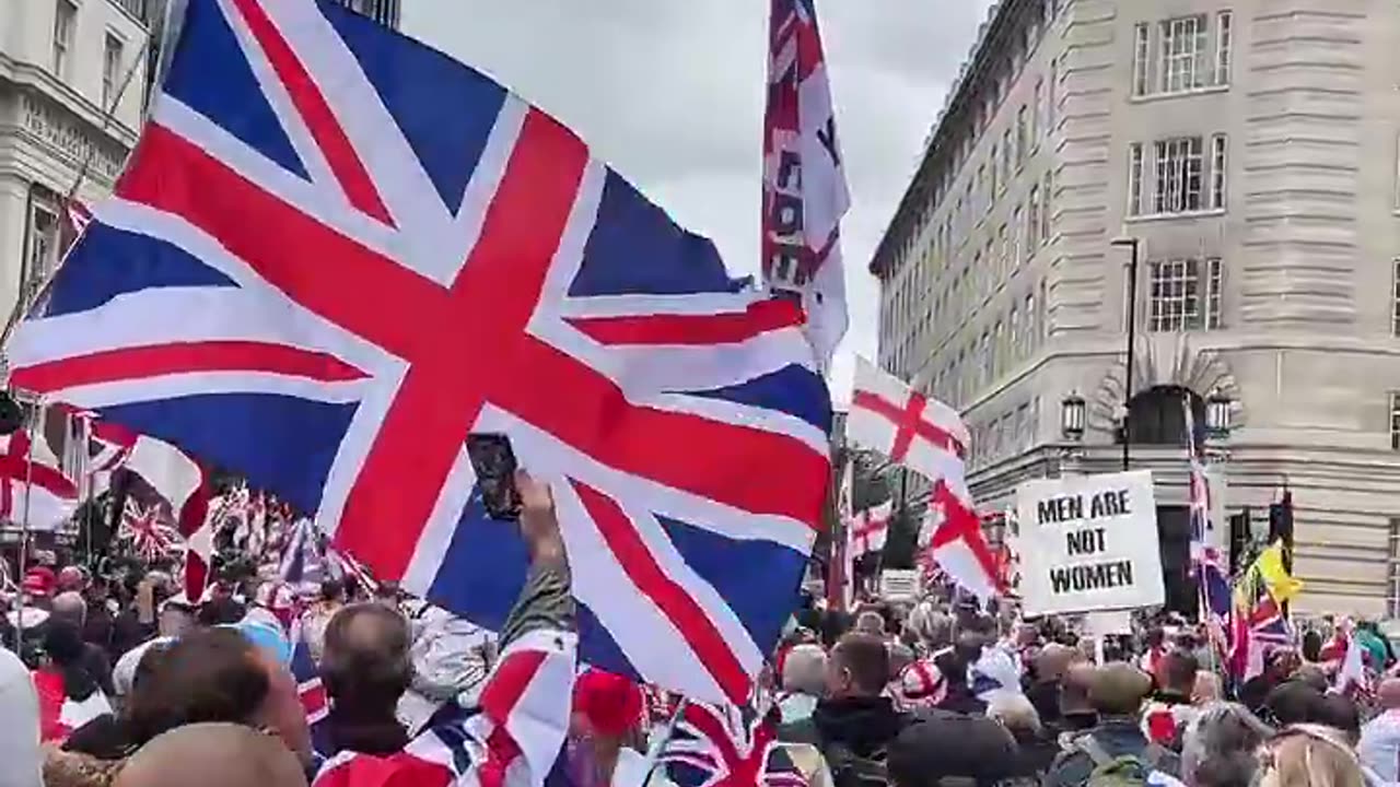 I'm in London - You will NEVER See This on MSN