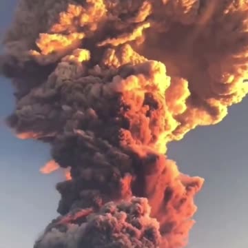 Apocalyptic Scenes of the Eruption of the Volcano Levotobi Laki-laki in Indonesia