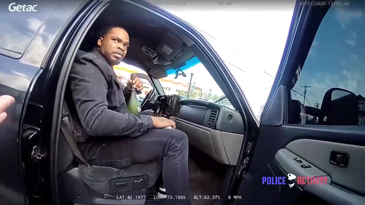 Man runs from Bridgеport, CT police.