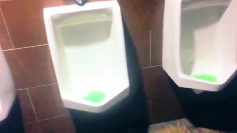 🤯🚻 The Interesting Bathroom at This South Dakota Bar! | FunFM