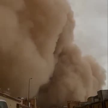 #viral | Horrible Dust Storm Turns Day Into Night in Saudi Arabia