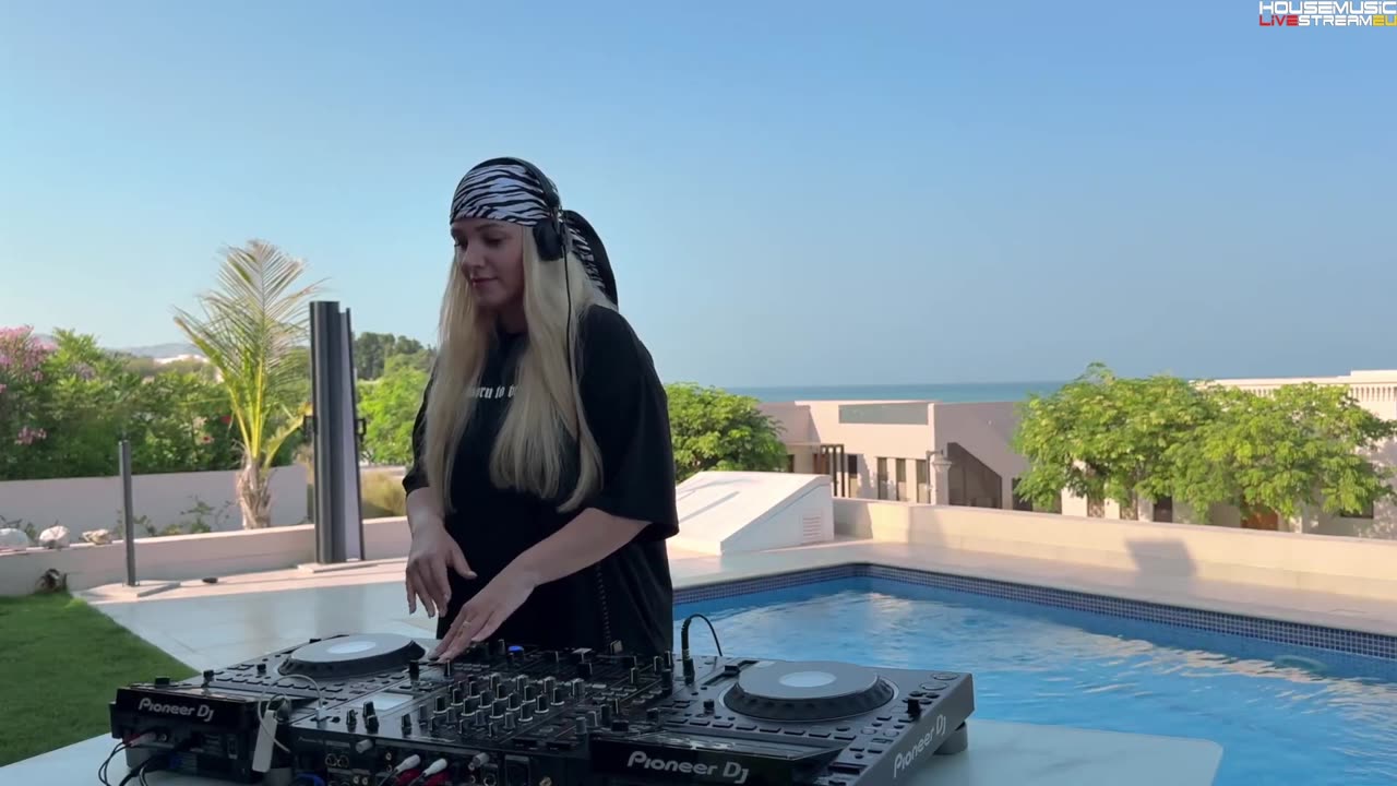 Deva Vicci - Melodic Techno Live set in Oman, Al Sifah