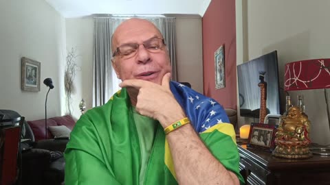 Em Brasília, Bolsonaro atrai milhares em motociata