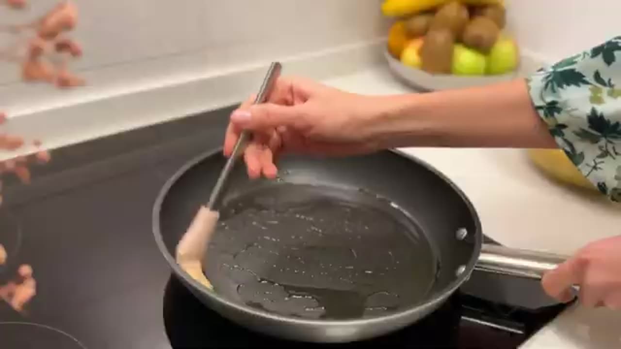 This famous Spanish potato recipe has conquered everyone! Very easy and quick recipe!