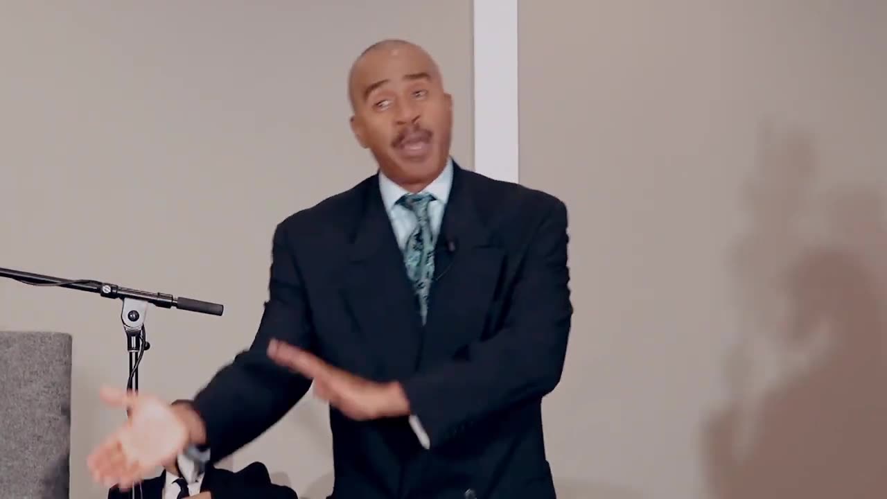 Pastor Gino Jennings: "How Many Name Do God Have?"
