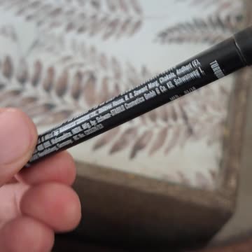 promoting a eye liner product