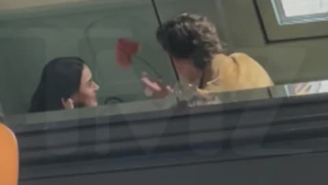 Justin Trudeau, Katy Perry spotted dining together at high-end Montreal restaurant