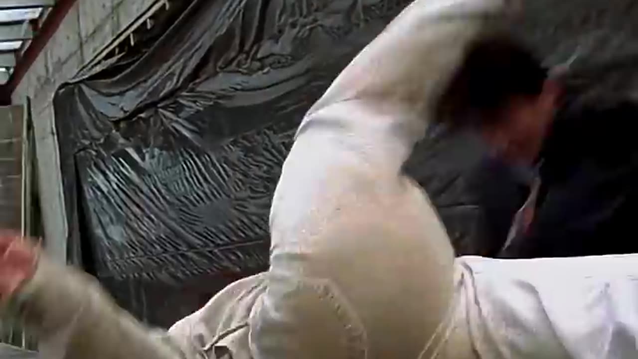 Jackie defeated the enemy at the construction site| Mr Nice Guy |#jackiechan #action #movieclips
