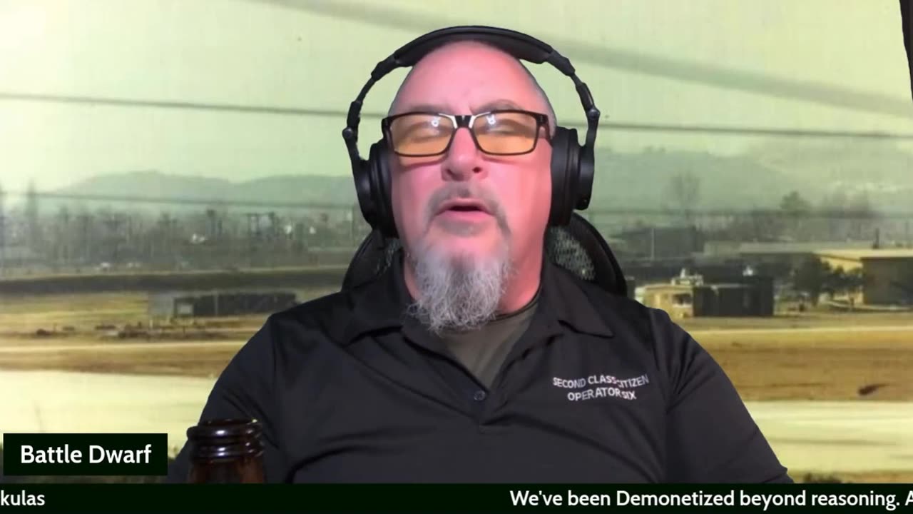 Danger is EVERYWHERE! Battle Dwarf (Steve) KEEP YOUR HEAD ON A SWIVEL - Redonkulas - SUBSCRIBE!!!