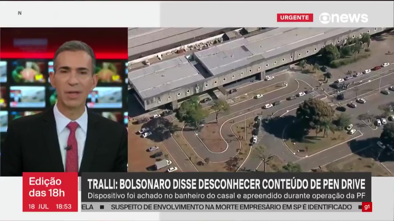 A quem a PF e o Nazista querem enganar? A PF monta um circo planta um pendrive para incriminar Bolsonaro e ainda filma a ação, não filmaram no banheiro né? Nem disfarça que plantaram um crime no pendrive, é muito amadorismo.