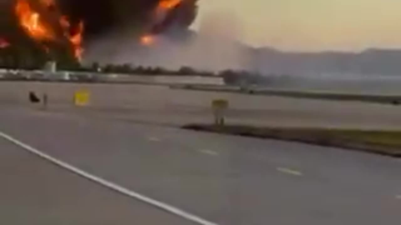 🟢 HORRIFIC: UPS Cargo Plane Bursting Into Flames And Exploding At Louisville International Airport