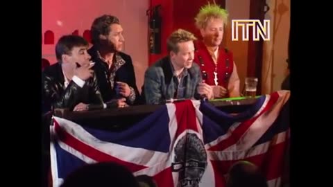"Sid was a coat hanger" - Johnny Rotten Offends All in Sex Pistols Reunion Press Conference (1996)