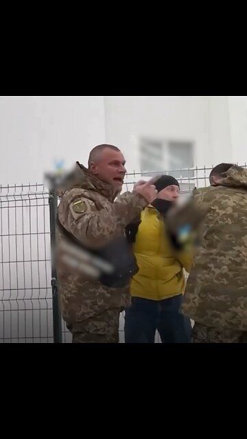 Reclutadores ucranianos capturan a un hombre en la calle