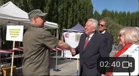 DDR-Staatsratsvorsitzender Egon Krenz im Gespräch mit Rüdiger Hoffmann am 80. Jahrestag des Sieges