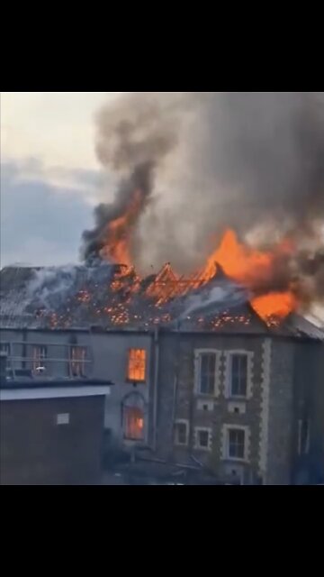 HISTORIC ENGLISH METHODIST CHAPEL🚒👨‍🚒💦🔥💒🔥🧑‍🚒📸ENGULF IN FLAMES🇬🇧💒🔥🚒💫