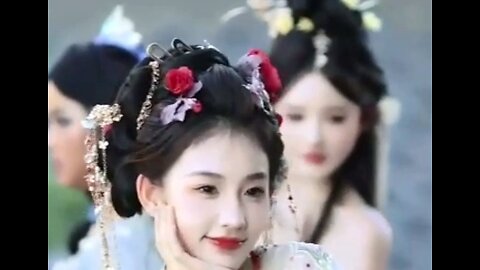 🌸Chinese Hanfu Beauty 黄玉瑶 Huang Yu Yao | Graceful Posing in Traditional Outfit 🌸💫