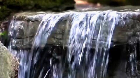 Air Pegunungan yang asri dan segar