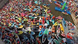 ☀️🏄‍♀️ Moscú celebra un multitudinario encuentro de 'paddle surf'