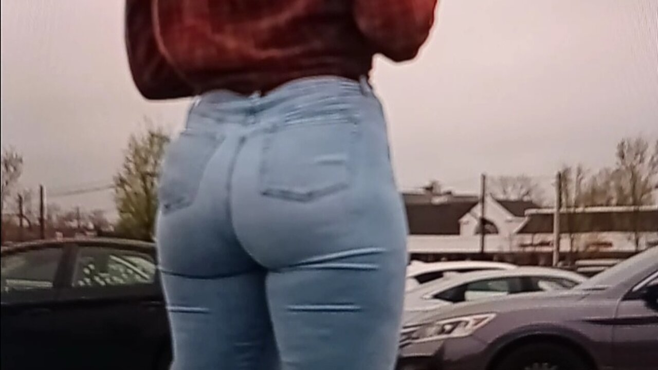 Glorious big bank in jeans