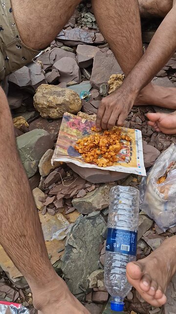 Delicious PAKODE And Water Area Of Jungle 😍🍄‍🟫