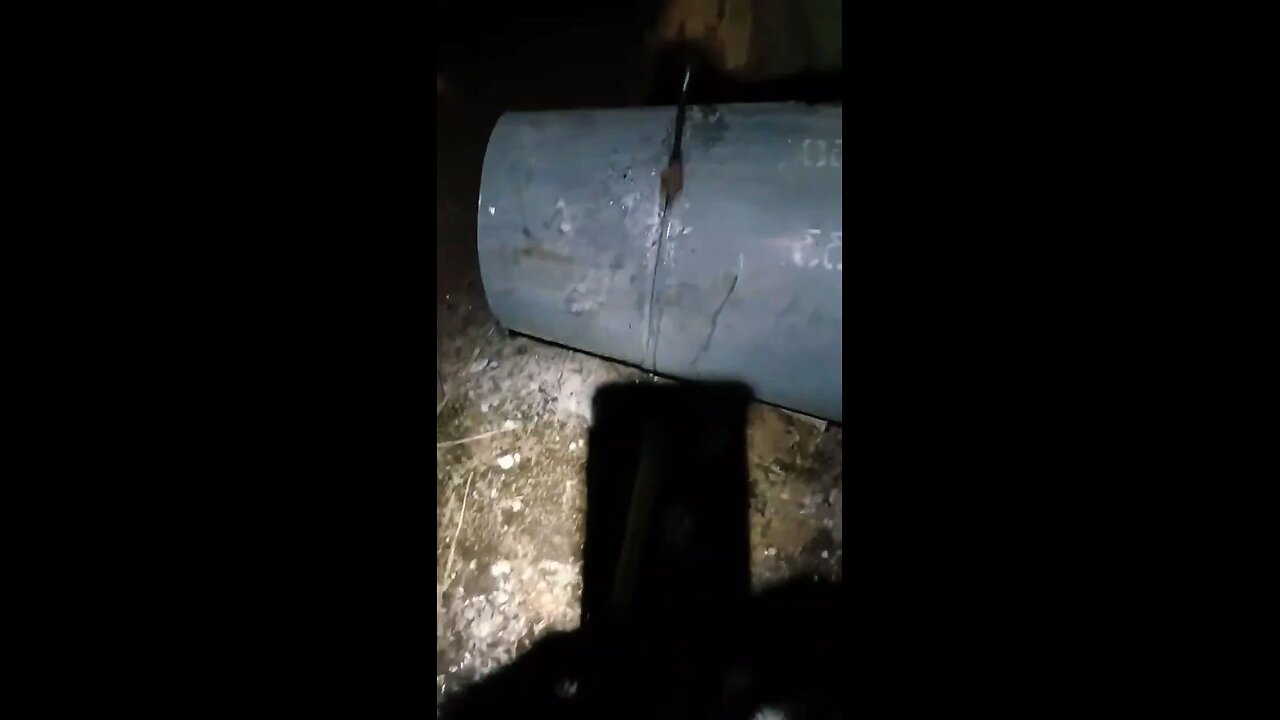 cutting a bomb 😬